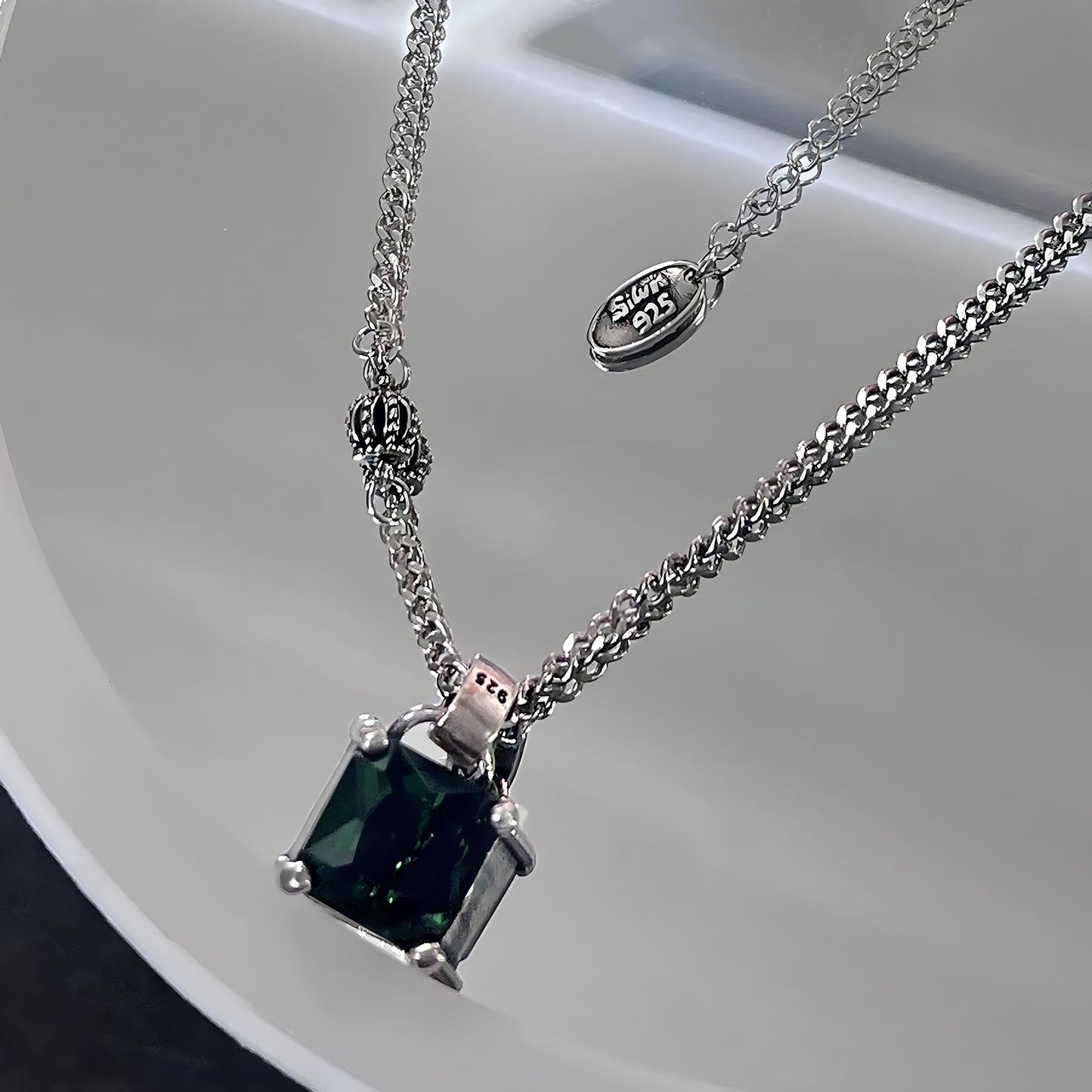 Collar de Plata 925 con un colgante de circonita verde - Esmeralda