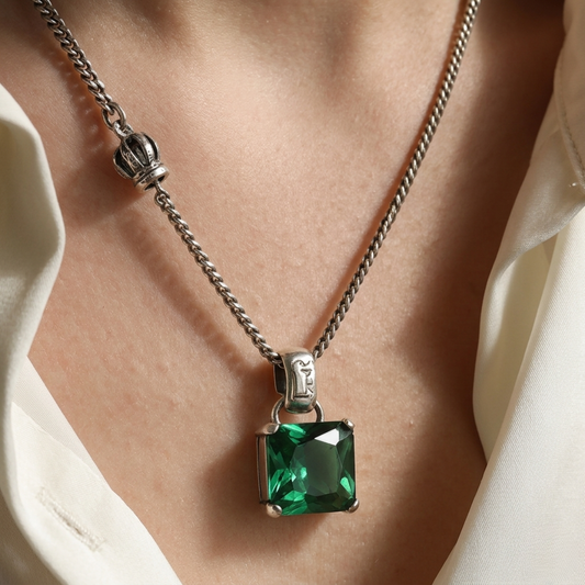 Collar de Plata 925 con un colgante de circonita verde - Esmeralda